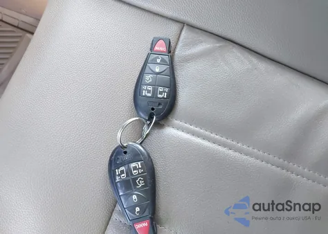 2014 Chrysler Town & Country Touring из США, поврежденный, VIN 2C4RC1BG8ER437014